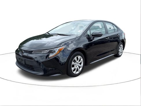 Used 2024 Toyota Corolla LE FWD image 7