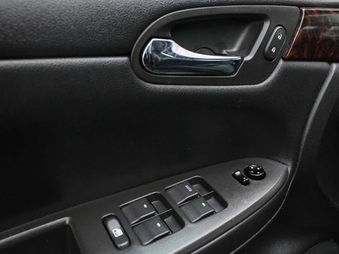 Used 2016 Chevrolet Impala LTZ FWD image 13