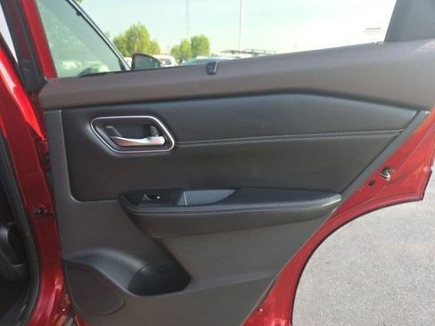 Used 2021 Nissan Rogue SV AWD/4WD image 38