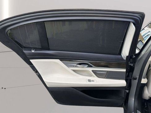 Used 2016 BMW 750i xDrive image 21