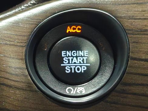 Used 2018 Jeep Grand Cherokee Overland AWD/4WD image 12