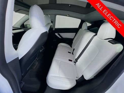 Used 2022 Tesla Model Y Long Range AWD/4WD image 24