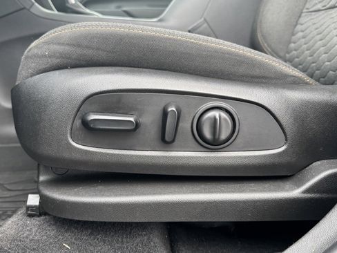 Used 2021 Chevrolet Equinox LT image 18