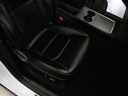 Used 2022 Tesla Model Y Performance image 17