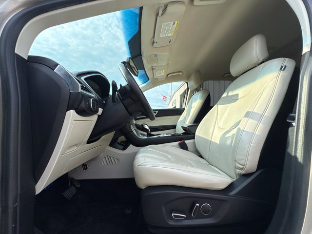 Used 2018 Ford Edge Titanium w/ Technology Package AWD/4WD image 12