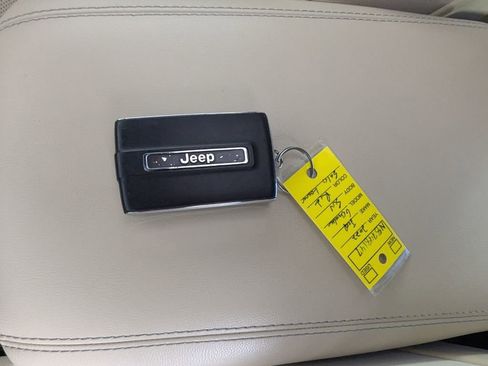 Used 2022 Jeep Grand Cherokee Limited 4xe w/ Luxury Tech Group II image 32