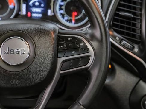 Used 2020 Jeep Cherokee Latitude Plus w/ Comfort/Convenience Group image 17