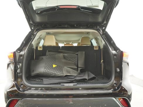 Used 2020 Toyota Highlander Limited AWD/4WD image 18