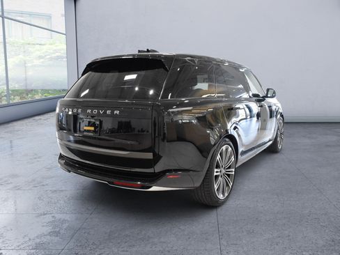 Used 2024 Land Rover Range Rover Long Wheelbase SE AWD/4WD image 5