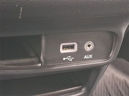 Used 2020 Chrysler Pacifica Touring-L image 27