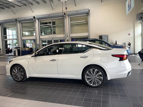 Used 2023 Nissan Altima 2.5 SL AWD/4WD image 4