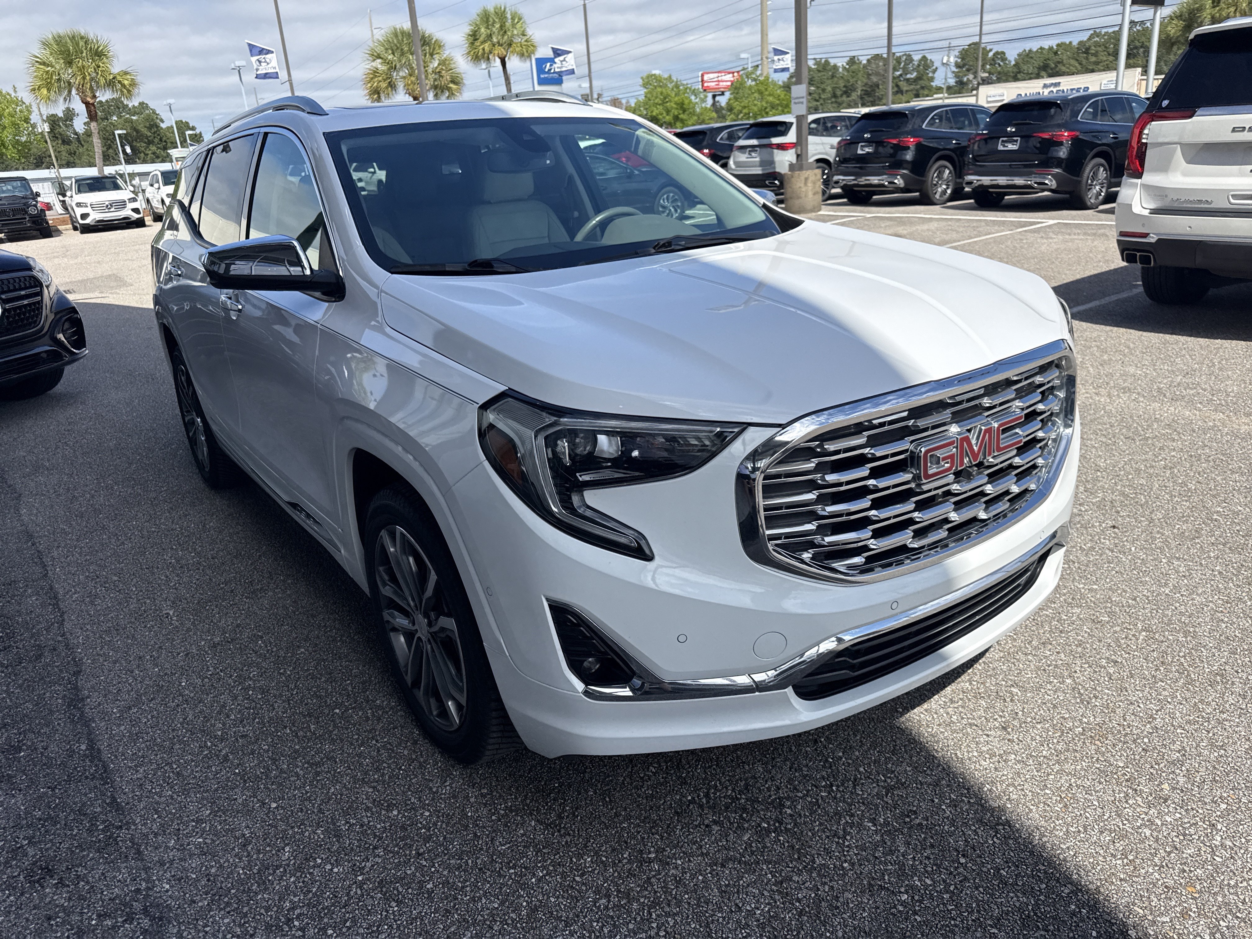 Used 2018 GMC Terrain Denali w/ Advanced Safety Package FWD image 4