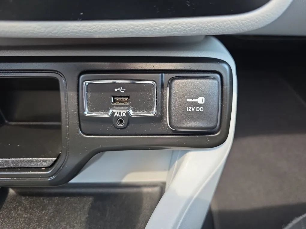 Used 2018 Jeep Renegade Limited w/ UConnect 8.4 Nav Group FWD image 36