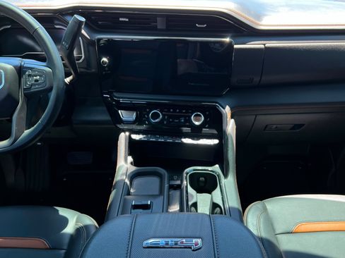 Used 2025 GMC Sierra 2500 AT4 AWD/4WD image 14