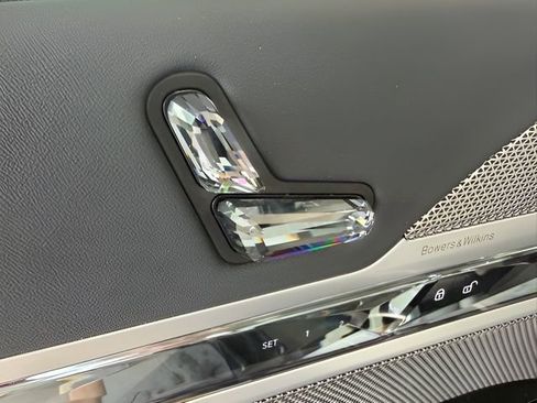 Certified 2023 BMW 740i image 19