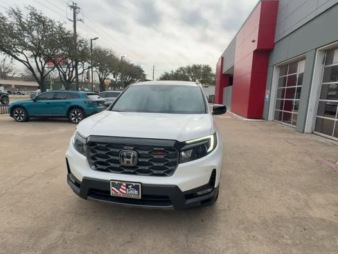 Used 2024 Honda Passport TrailSport image 3