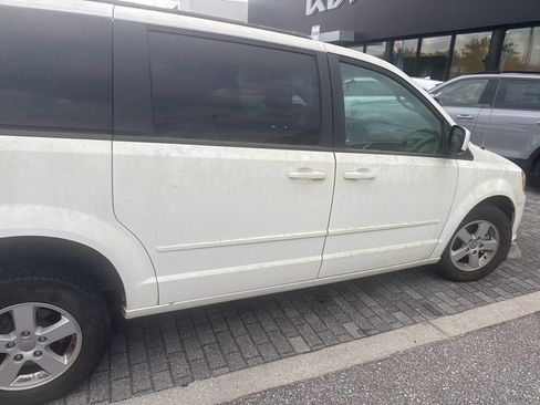 Used 2012 Dodge Grand Caravan SXT image 12