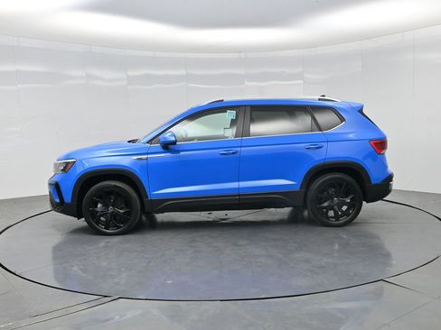 Used 2023 Volkswagen Taos SE w/ Panoramic Sunroof Package FWD image 29