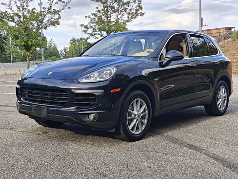 Used 2015 Porsche Cayenne Diesel w/ Premium Package image 2