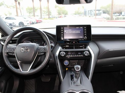 Used 2021 Toyota Venza XLE image 13