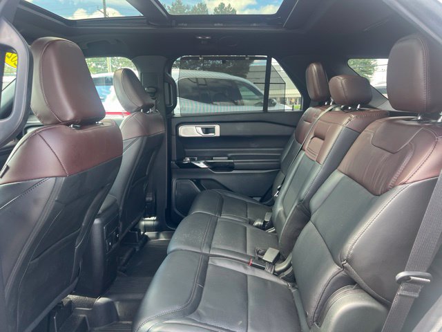 Used 2022 Ford Explorer Platinum w/ Equipment Group 601A AWD/4WD image 21