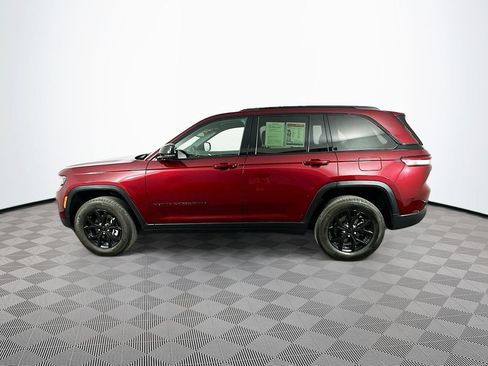 Certified 2024 Jeep Grand Cherokee Altitude AWD/4WD image 7