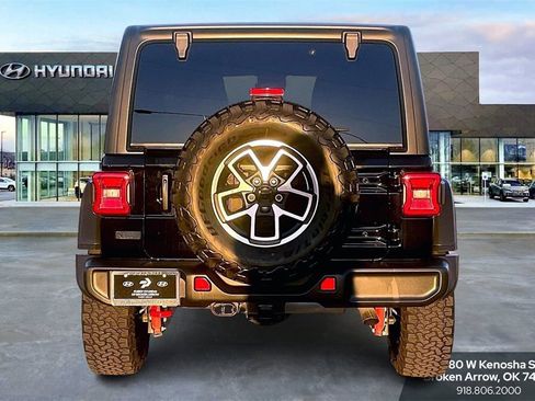 Used 2025 Jeep Wrangler Unlimited Rubicon w/ Technology Group image 4