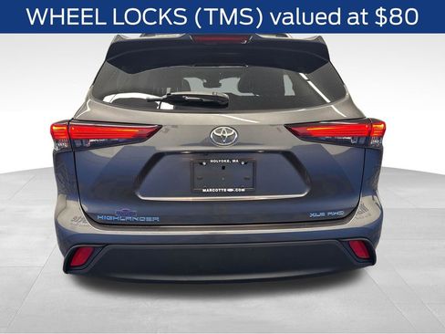Used 2023 Toyota Highlander XLE AWD/4WD image 4