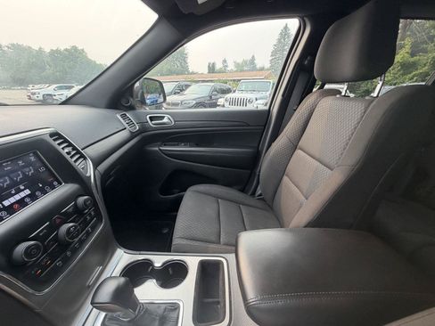 Used 2020 Jeep Grand Cherokee Laredo w/ Security & Convenience Group AWD/4WD image 19