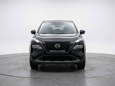 Used 2025 Nissan Rogue SV FWD image 2