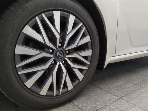 Used 2024 Nissan Altima 2.5 SV FWD image 31