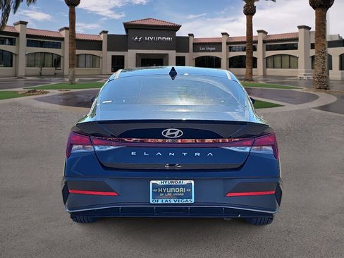 Used 2025 Hyundai Elantra Sport FWD image 7