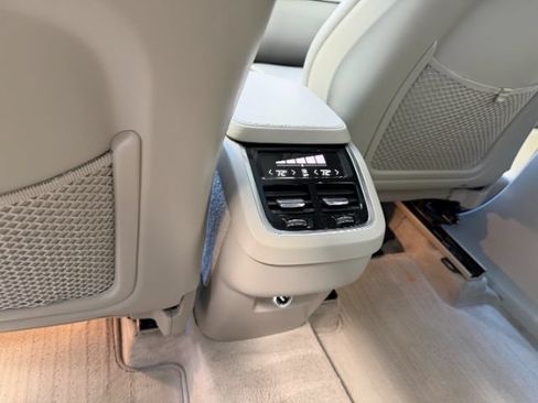 Used 2016 Volvo XC90 T6 Momentum AWD/4WD image 14