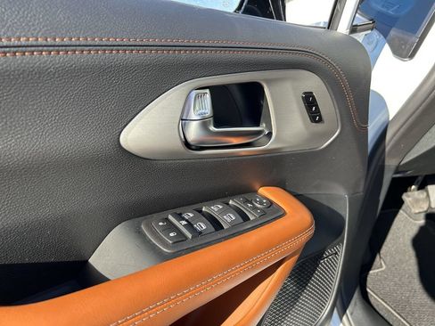 New 2026 Chrysler Pacifica Pinnacle FWD image 14