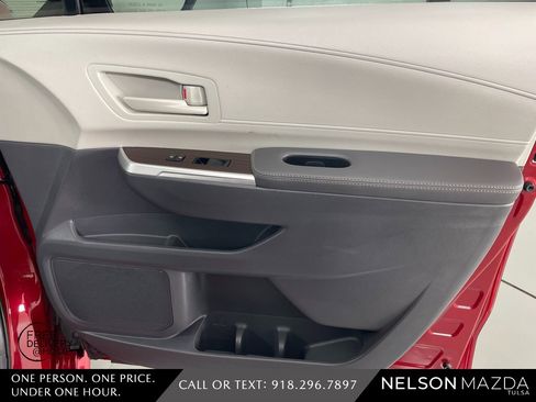 Used 2023 Toyota Sienna LE image 47