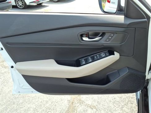 Used 2024 Honda Accord Touring image 11