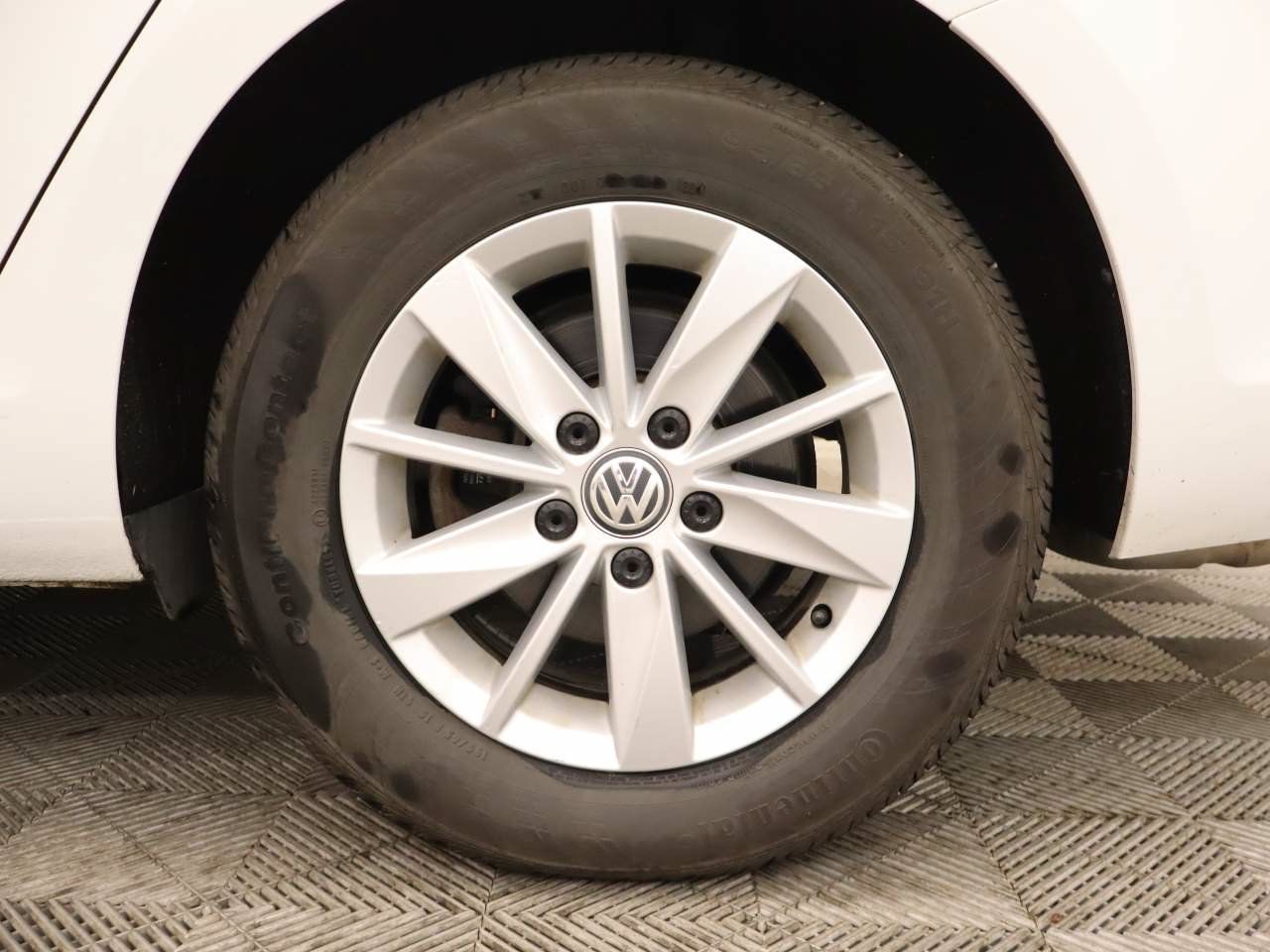 Used 2017 Volkswagen Golf S FWD image 6