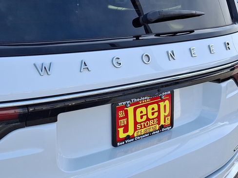 Certified 2022 Jeep Wagoneer Series I AWD/4WD image 30