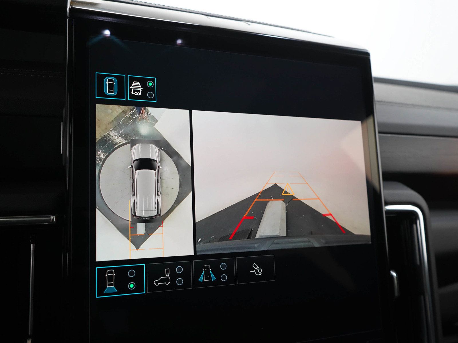 Used 2025 GMC Yukon Denali w/ Sun & Power Step Package AWD/4WD image 32