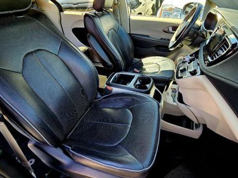 Used 2019 Chrysler Pacifica Limited FWD image 35