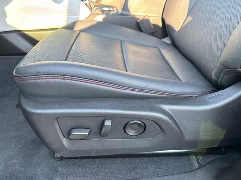 Used 2023 GMC Canyon AT4X image 17