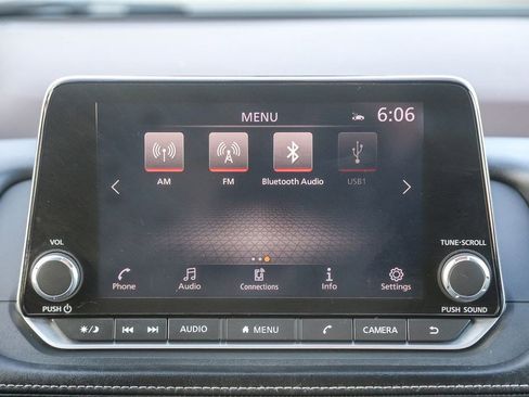 Used 2023 Nissan Rogue SV image 13