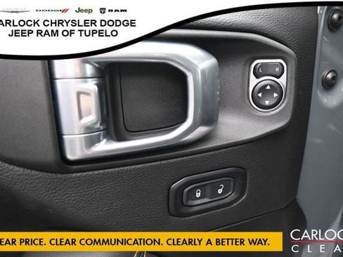 Used 2025 Jeep Wrangler Unlimited Sahara AWD/4WD image 11