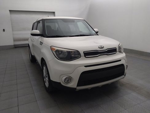 Used 2019 Kia Soul + image 14