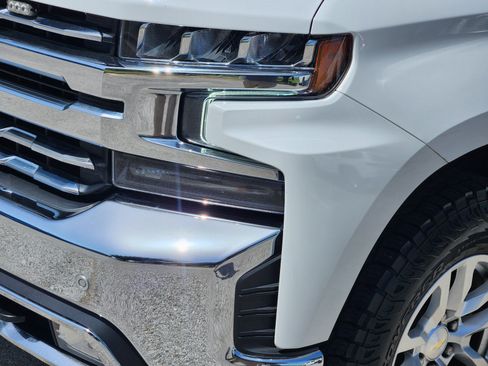 Used 2021 Chevrolet Silverado 1500 LTZ w/ Z71 Off-Road Package AWD/4WD image 26