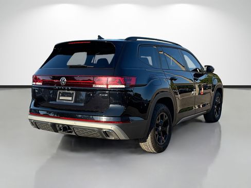Used 2024 Volkswagen Atlas Peak Edition SEL image 3