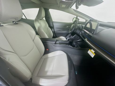 Used 2026 Toyota Prius XLE FWD image 30