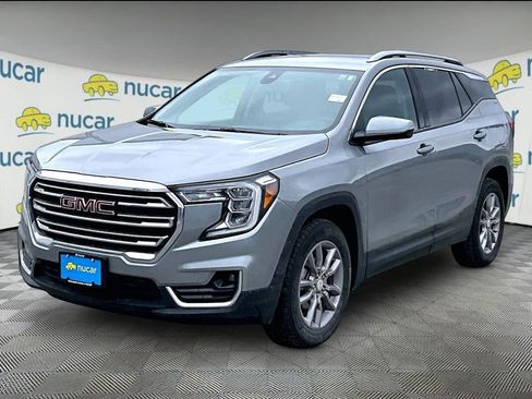 Used 2024 GMC Terrain SLT image 3