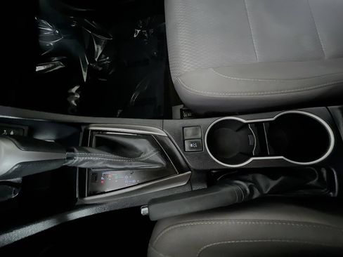 Used 2016 Toyota Corolla LE image 24