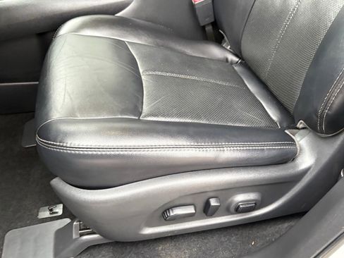 Used 2019 Nissan Pathfinder Platinum image 37